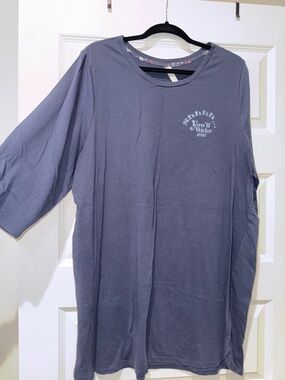 Cacique Charcoal Short-Sleeve Crew Neck Shirt with Subtle Chest Graphic